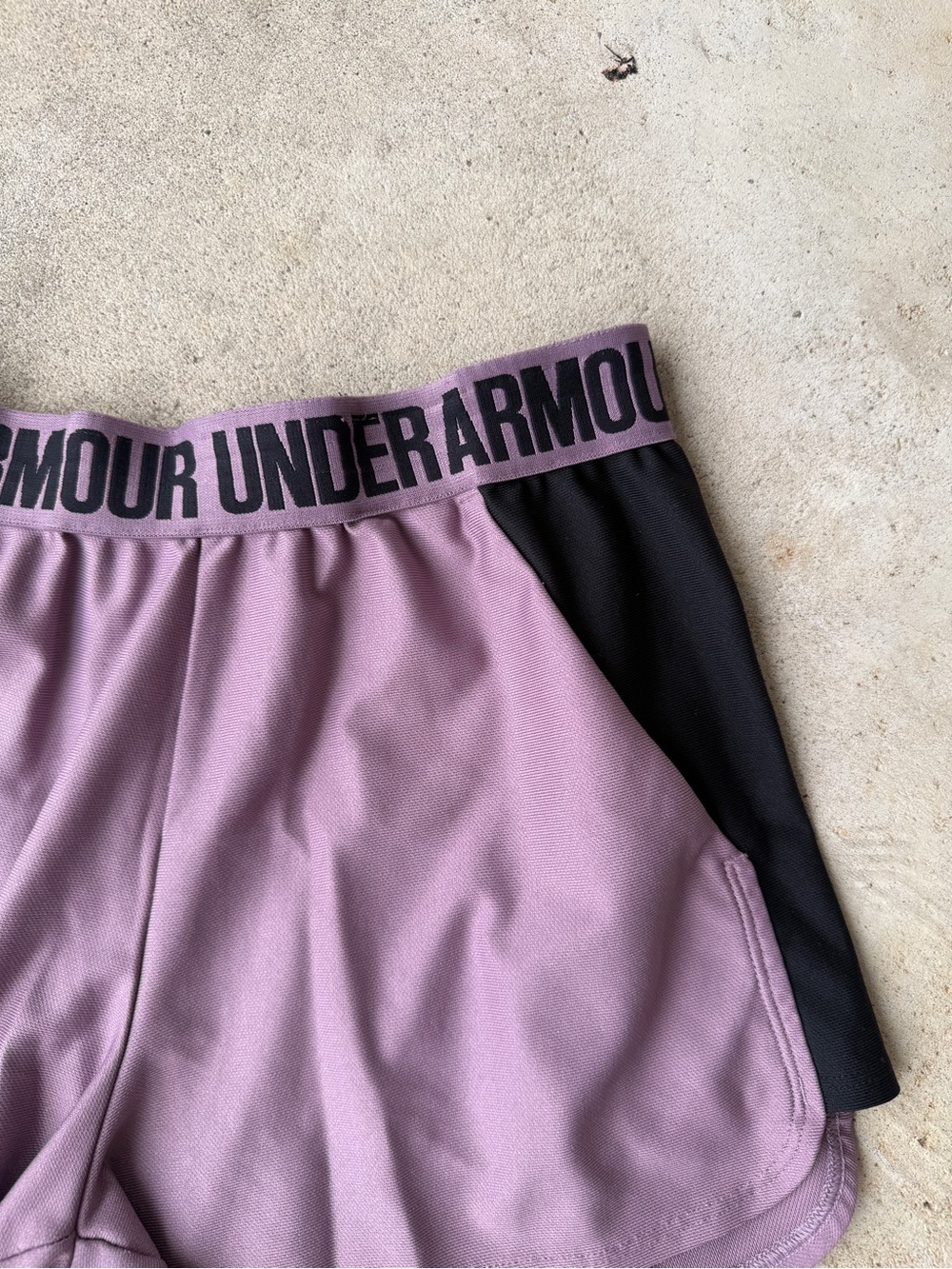 Under Armour Women’s Running Athletic Shorts Purple Black Size Medium - Picture 3 of 5